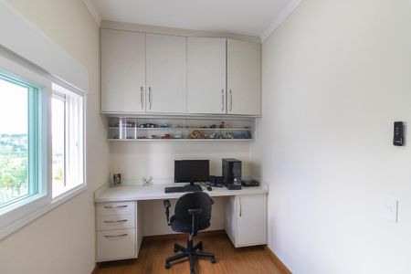 Casa de condomínio à venda com 300m², 4 quartos e 6 vagasEscritório