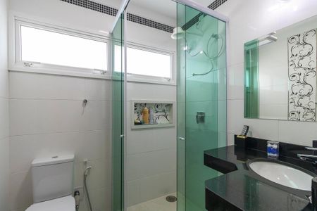 Casa de condomínio à venda com 300m², 4 quartos e 6 vagasBanheiro social 2