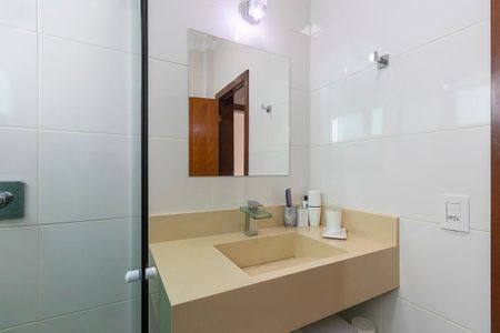 Casa de condomínio à venda com 300m², 4 quartos e 6 vagasBanheiro social 1