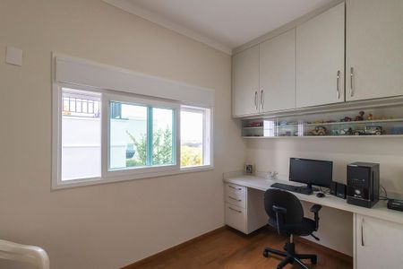 Casa de condomínio à venda com 300m², 4 quartos e 6 vagasEscritório