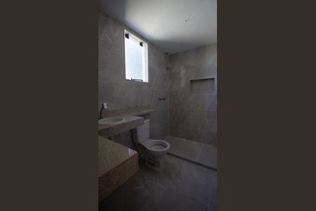 Casa à venda com 181m², 4 quartos e sem vagaBanheiro da Suíte 2