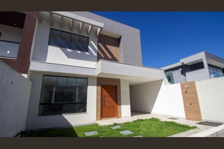 Casa à venda com 181m², 4 quartos e sem vagaQuintal