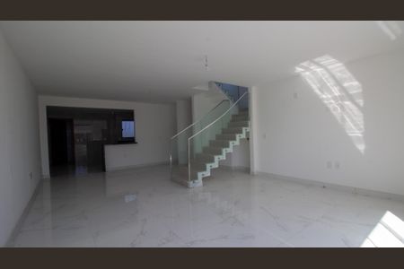 Casa à venda com 181m², 4 quartos e sem vagaSala