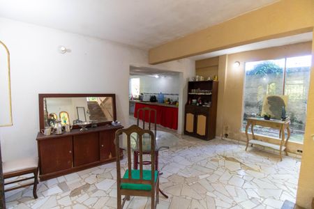 Casa à venda com 368m², 5 quartos e 6 vagas Casa à venda com 368m², 5 quartos e 6 vagasSala 1