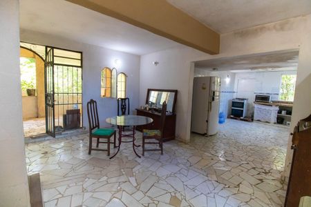 Casa à venda com 368m², 5 quartos e 6 vagas Casa à venda com 368m², 5 quartos e 6 vagasSala 1