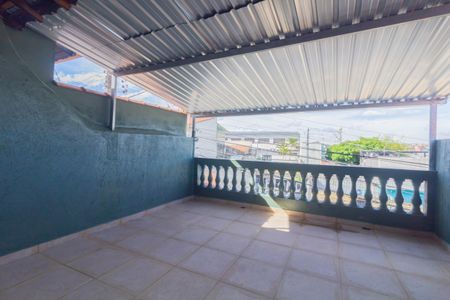 Casa à venda com 144m², 3 quartos e 2 vagas Casa à venda com 144m², 3 quartos e 2 vagasVaranda