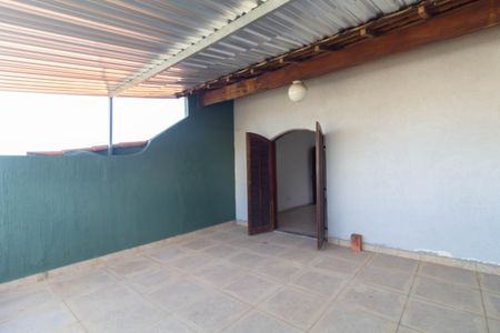 Casa à venda com 144m², 3 quartos e 2 vagas Casa à venda com 144m², 3 quartos e 2 vagasVaranda