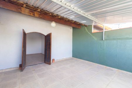 Casa à venda com 144m², 3 quartos e 2 vagas Casa à venda com 144m², 3 quartos e 2 vagasVaranda