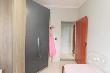 Casa à venda com 231m², 3 quartos e 2 vagas Casa à venda com 231m², 3 quartos e 2 vagasQuarto 3