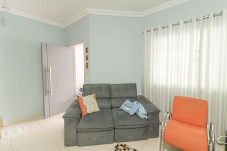 Casa à venda com 231m², 3 quartos e 2 vagas Casa à venda com 231m², 3 quartos e 2 vagasSala