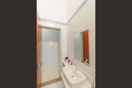 Casa à venda com 231m², 3 quartos e 2 vagas Casa à venda com 231m², 3 quartos e 2 vagasBanheiro