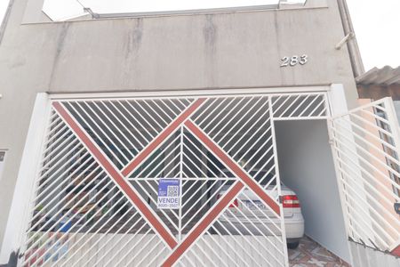 Casa à venda com 231m², 3 quartos e 2 vagas Casa à venda com 231m², 3 quartos e 2 vagasFachada