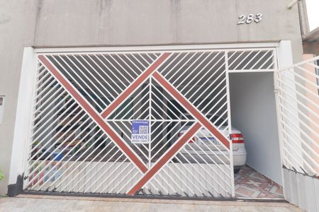 Casa à venda com 231m², 3 quartos e 2 vagas Casa à venda com 231m², 3 quartos e 2 vagasFachada