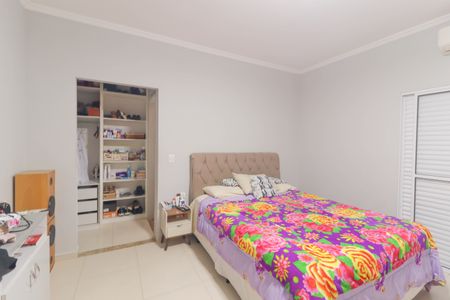 Casa à venda com 231m², 3 quartos e 2 vagas Casa à venda com 231m², 3 quartos e 2 vagasSuíte