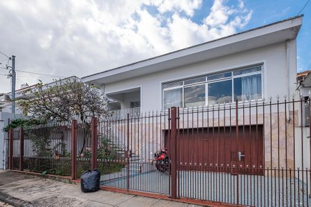 Casa à venda com 290m², 3 quartos e 3 vagasFachada
