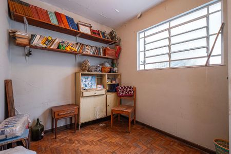 Casa à venda com 290m², 3 quartos e 3 vagasQuintal - Quarto