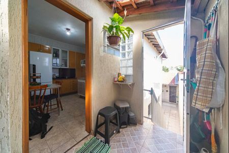 Casa à venda com 150m², 6 quartos e 2 vagas Casa à venda com 150m², 6 quartos e 2 vagasCorredor Externo