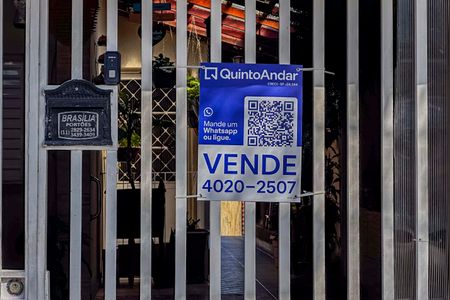 Casa à venda com 150m², 6 quartos e 2 vagas Casa à venda com 150m², 6 quartos e 2 vagasPlaca Instalada na Fachada