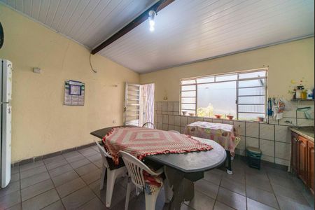 Casa à venda com 150m², 6 quartos e 2 vagas Casa à venda com 150m², 6 quartos e 2 vagasÁrea de Serviço