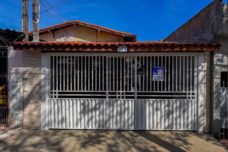 Casa à venda com 150m², 6 quartos e 2 vagas Casa à venda com 150m², 6 quartos e 2 vagasFachada