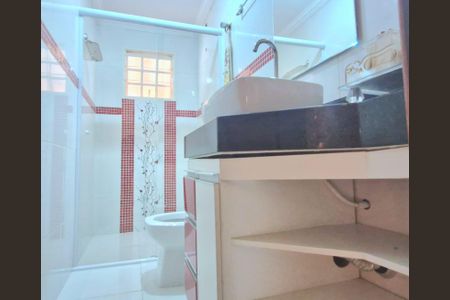 Casa à venda com 318m², 4 quartos e 1 vaga Casa à venda com 318m², 4 quartos e 1 vagaBanheiro/Suíte 3