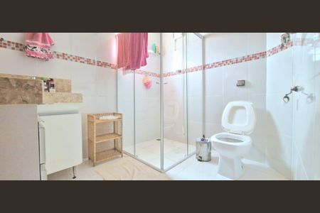 Casa à venda com 318m², 4 quartos e 1 vaga Casa à venda com 318m², 4 quartos e 1 vagaBanheiro/Suíte 3