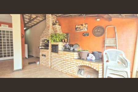 Casa à venda com 318m², 4 quartos e 1 vaga Casa à venda com 318m², 4 quartos e 1 vagaEspaço Gourmet