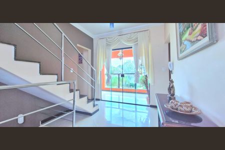 Casa à venda com 318m², 4 quartos e 1 vaga Casa à venda com 318m², 4 quartos e 1 vagaSala