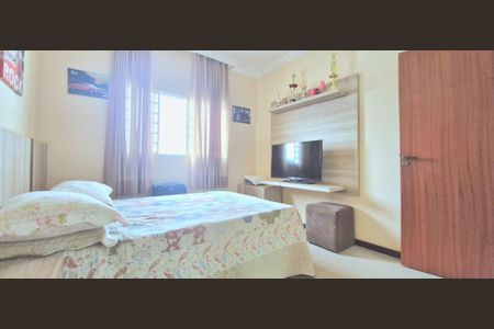 Casa à venda com 318m², 4 quartos e 1 vaga Casa à venda com 318m², 4 quartos e 1 vagaQuarto 1