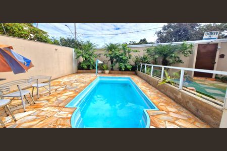 Casa à venda com 318m², 4 quartos e 1 vaga Casa à venda com 318m², 4 quartos e 1 vagaÁrea comum