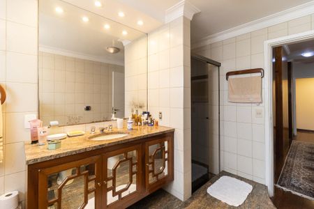 Apartamento à venda com 253m², 4 quartos e 3 vagasBanheiro da Suíte 1