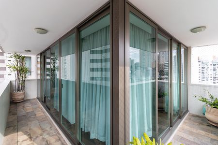 Apartamento à venda com 253m², 4 quartos e 3 vagasVaranda da Sala