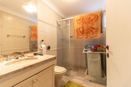 Apartamento à venda com 253m², 4 quartos e 3 vagasBanheiro da Suíte 2