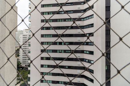 Apartamento à venda com 253m², 4 quartos e 3 vagasVista da Suíte 2