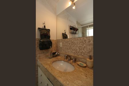 Apartamento à venda com 111m², 2 quartos e 2 vagas Apartamento à venda com 111m², 2 quartos e 2 vagasBanheiro da Suíte