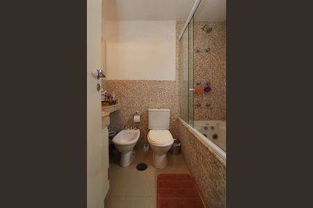 Apartamento à venda com 111m², 2 quartos e 2 vagas Apartamento à venda com 111m², 2 quartos e 2 vagasBanheiro da Suíte