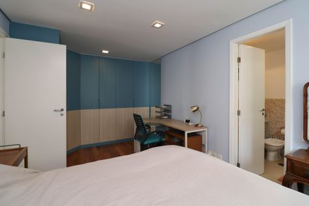 Apartamento à venda com 111m², 2 quartos e 2 vagas Apartamento à venda com 111m², 2 quartos e 2 vagasSuíte