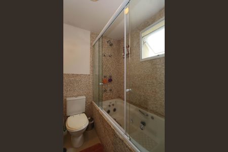 Apartamento à venda com 111m², 2 quartos e 2 vagas Apartamento à venda com 111m², 2 quartos e 2 vagasBanheiro da Suíte