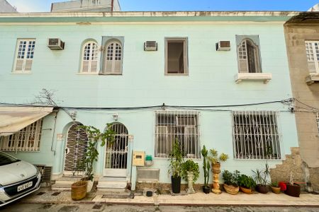 Casa de condomínio à venda com 140m², 3 quartos e 1 vaga Casa de condomínio à venda com 140m², 3 quartos e 1 vagaFachada