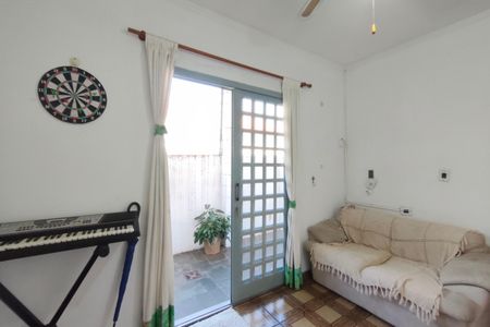 Casa à venda com 131m², 5 quartos e 1 vaga Casa à venda com 131m², 5 quartos e 1 vagaSala de TV