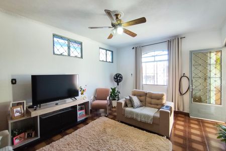 Casa à venda com 131m², 5 quartos e 1 vaga Casa à venda com 131m², 5 quartos e 1 vagaSala de Estar