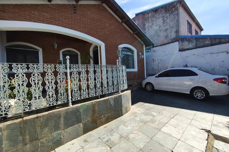 Casa à venda com 131m², 5 quartos e 1 vaga Casa à venda com 131m², 5 quartos e 1 vagaQuintal - Garagem