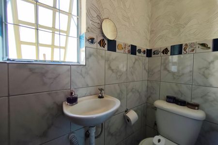 Casa à venda com 131m², 5 quartos e 1 vaga Casa à venda com 131m², 5 quartos e 1 vagaBanheiro Social