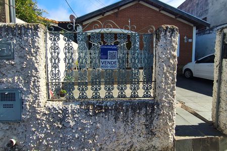 Casa à venda com 131m², 5 quartos e 1 vaga Casa à venda com 131m², 5 quartos e 1 vagaPLACA INSTALADA NA FACHADA