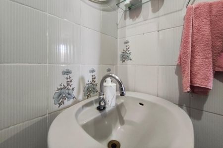 Casa à venda com 131m², 5 quartos e 1 vaga Casa à venda com 131m², 5 quartos e 1 vagaLavabo