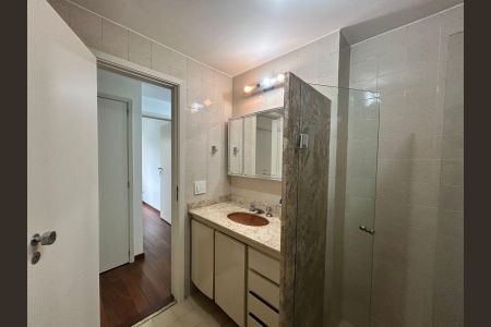 Apartamento à venda com 102m², 3 quartos e 2 vagasBanheiro Social