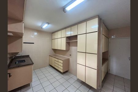 Apartamento à venda com 102m², 3 quartos e 2 vagasCozinha