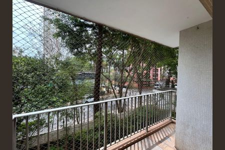 Apartamento à venda com 102m², 3 quartos e 2 vagasVaranda