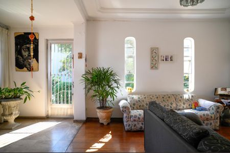 Casa para alugar com 740m², 4 quartos e 3 vagasSala