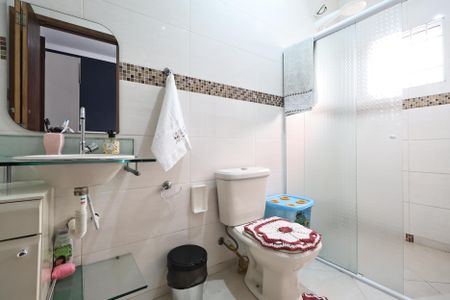 Casa à venda com 230m², 3 quartos e 5 vagasBanheiro da Suíte 2